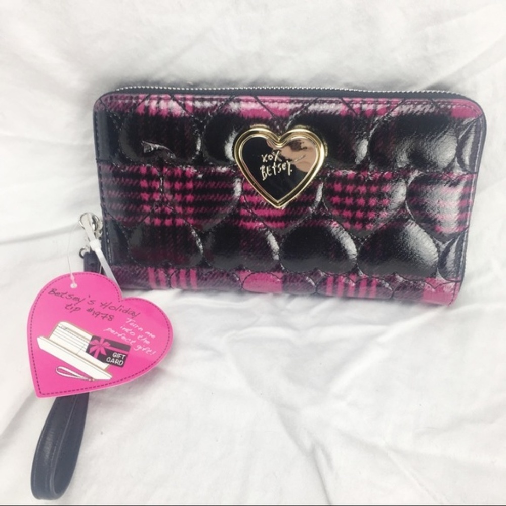 NWT Betsey Johnson Quilted Plaid Heart Clutch